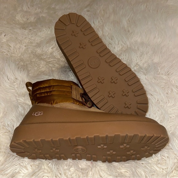 UGG Men’s Classic Mini Lace Up Weather Boot - Picture 2 of 7